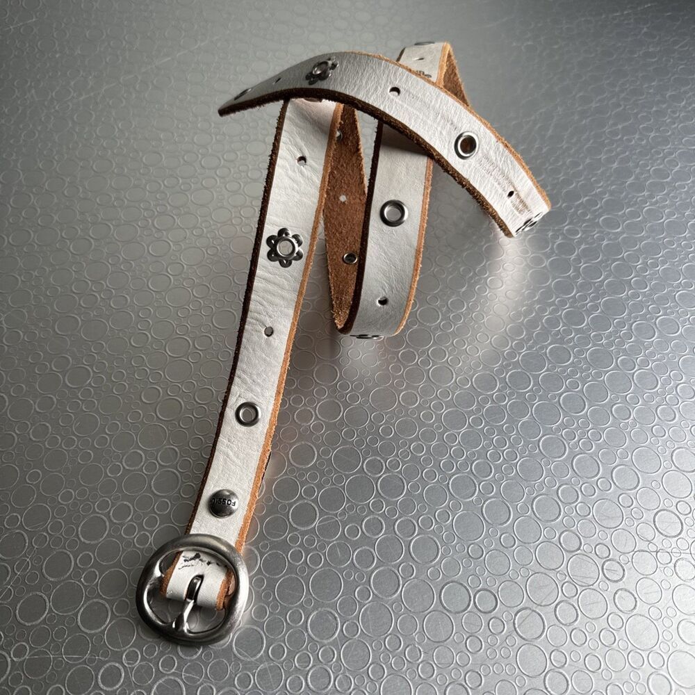 VTG Fossil Women M White Leather Skinny Belt Silver Flower Eyelet Grommet Y2K